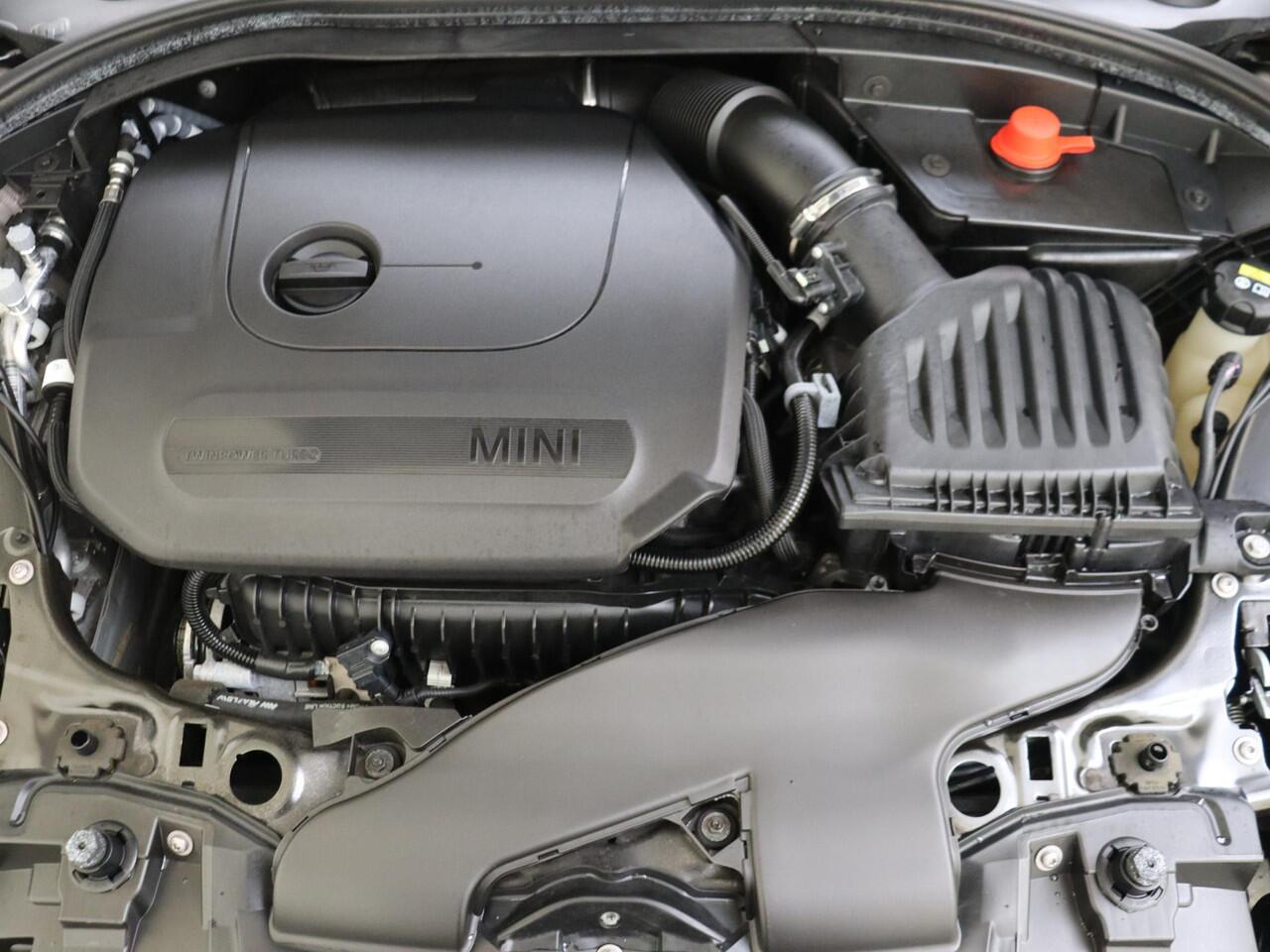 Mini COOPER CLUBMAN Mini 1.5 John Cooper Works Automaat | Navigatie | Parkeersensoren & Camera | LM Velgen |