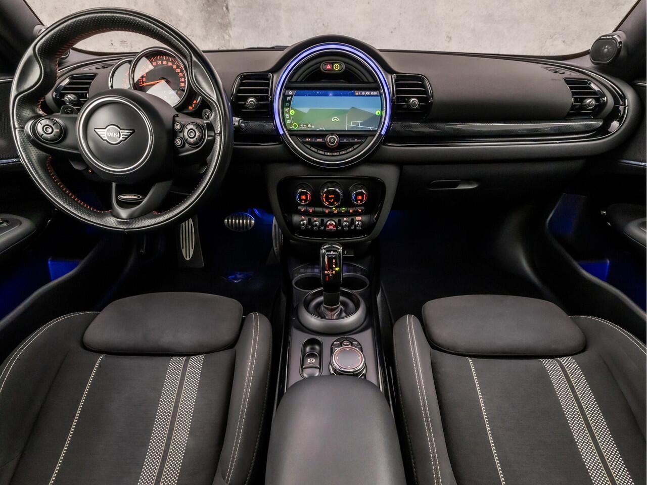 Mini COOPER CLUBMAN Mini 2.0 S ALL4 Chili 192Pk Automaat (PANORAMADAK, JCW PACK, DEALER ONDERHOUDEN, GROOT NAVI, SFEERVERLICHTING, HARMAN/KARDON, STOELVERWARMING, GETINT GLAS, LED KOPLAMPEN, NIEUWSTAAT)