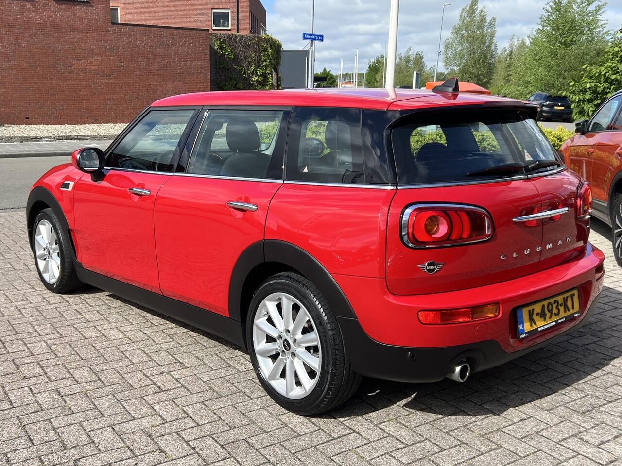 Mini COOPER CLUBMAN Mini 1.5 136 pk Business Edition Navigatie DAB Carplay Clima + Cruise Control 17 Inch Velgen Parkeersensoren Alarm 1e Eigenaar NL Auto