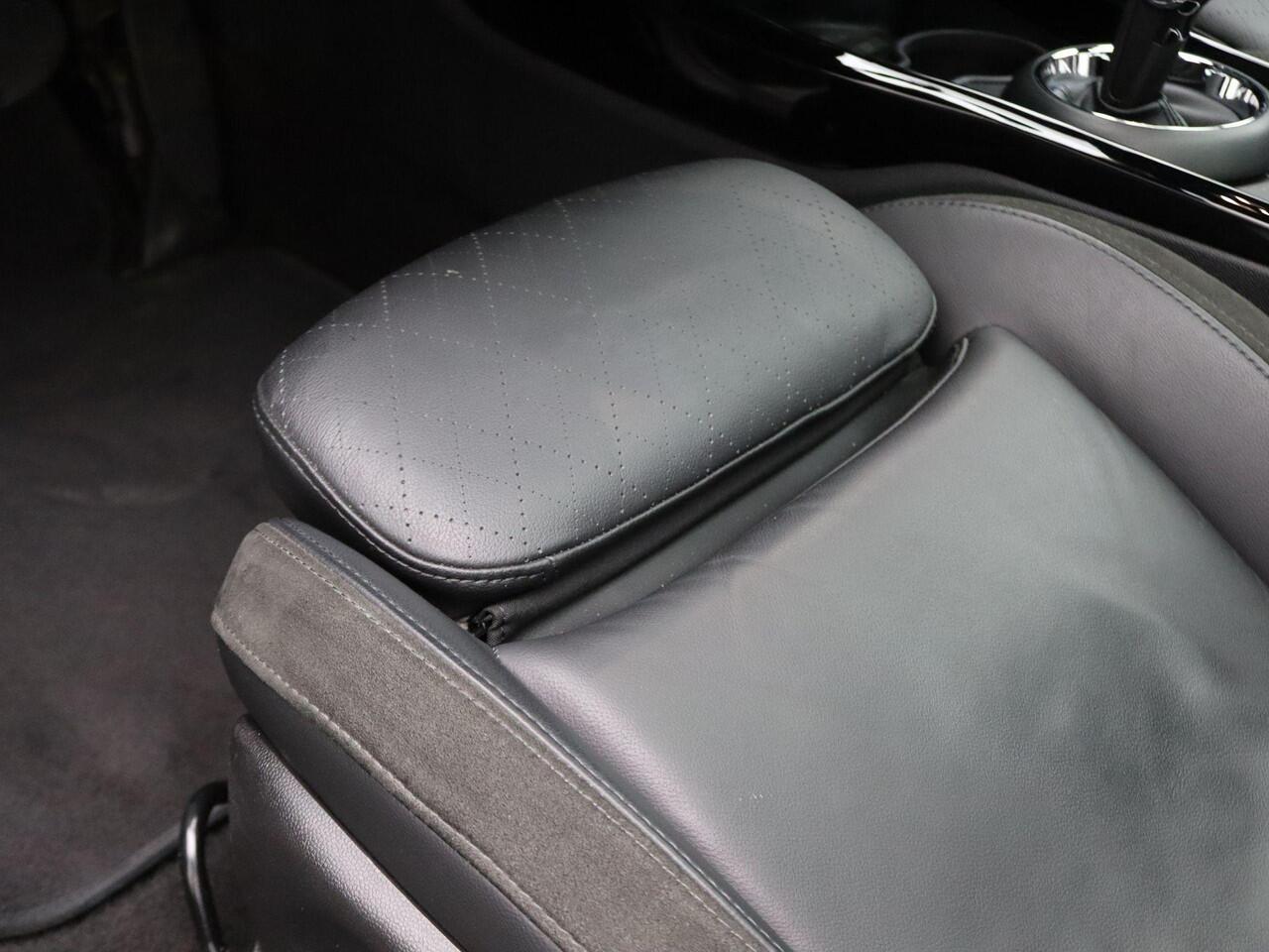 Mini COOPER CLUBMAN Richmond Park Edition + Adaptief Onderstel + Trekhaak + Panoramadak + 18''