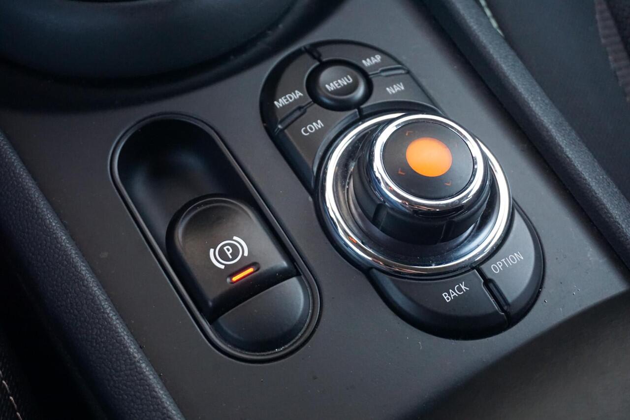 Mini COOPER CLUBMAN Mini 1.5 Business Edition | Navi / Apple carplay / Trekhaak /