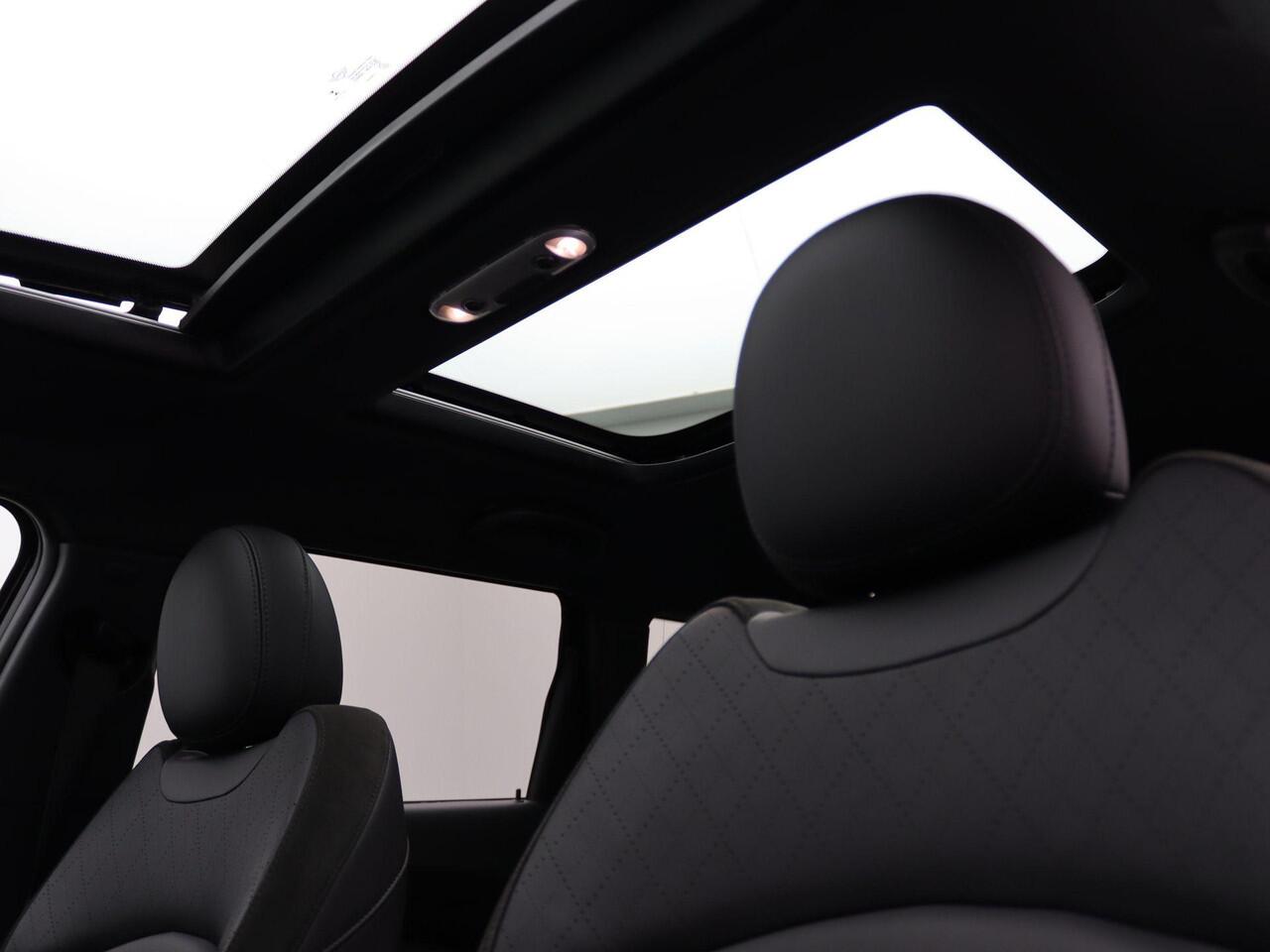 Mini COOPER CLUBMAN Richmond Park Edition + Adaptief Onderstel + Trekhaak + Panoramadak + 18''