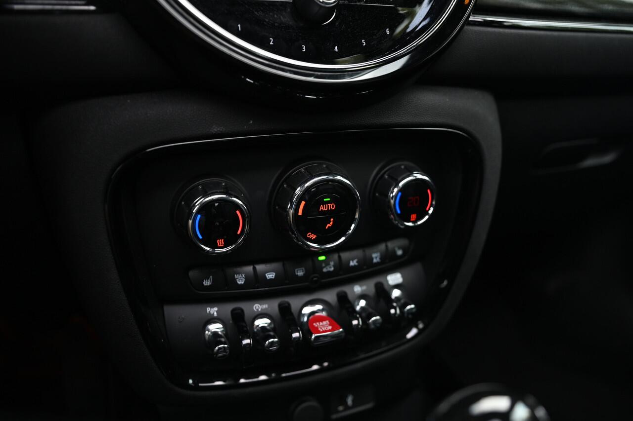 Mini COOPER CLUBMAN Automaat / Panoramadak / Achteruitrijcamera / Comfort Access / LED / Stoelverwarming / Harman-Kardon / Airconditioning / Cruise Control