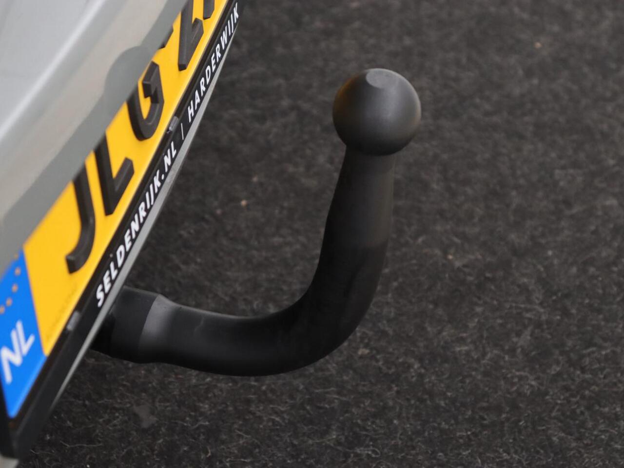 Mini COOPER CLUBMAN 2.0 S | 192pk | Panoramadak | Leder | Trekhaak | Carplay | Navigatie | Parkeerhulp | Full LED | Verwarmde voorruit | Getint glas