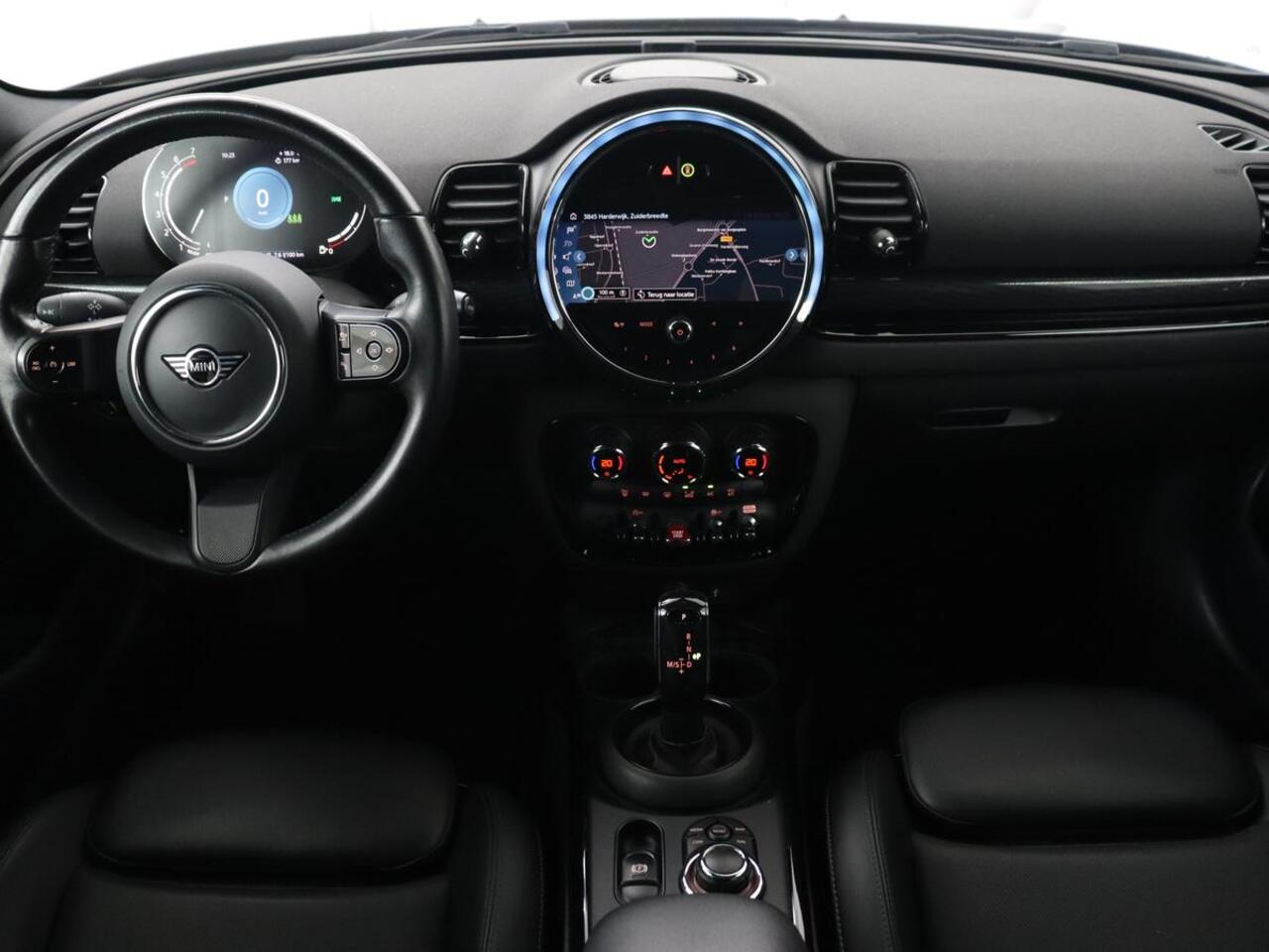 Mini COOPER CLUBMAN 2.0 S | 192pk | Panoramadak | Leder | Trekhaak | Carplay | Navigatie | Parkeerhulp | Full LED | Verwarmde voorruit | Getint glas