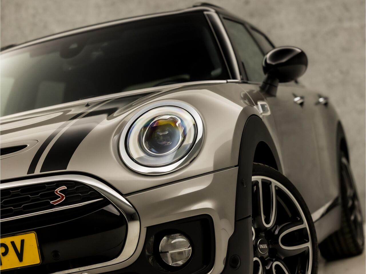 Mini COOPER CLUBMAN Mini 2.0 S ALL4 Chili 192Pk Automaat (PANORAMADAK, JCW PACK, DEALER ONDERHOUDEN, GROOT NAVI, SFEERVERLICHTING, HARMAN/KARDON, STOELVERWARMING, GETINT GLAS, LED KOPLAMPEN, NIEUWSTAAT)