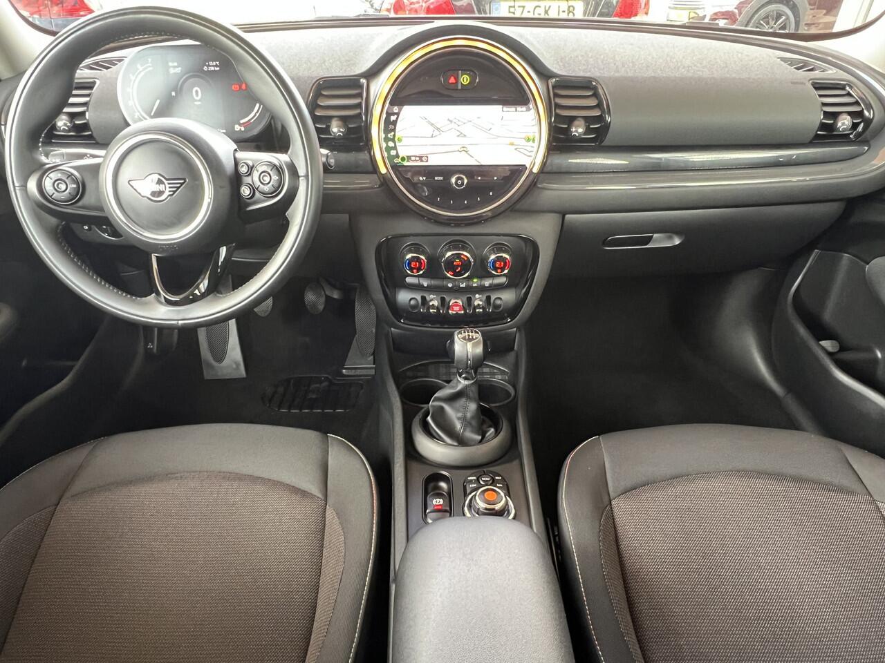 Mini COOPER CLUBMAN Mini 1.5 136 pk Business Edition Navigatie DAB Carplay Clima + Cruise Control 17 Inch Velgen Parkeersensoren Alarm 1e Eigenaar NL Auto