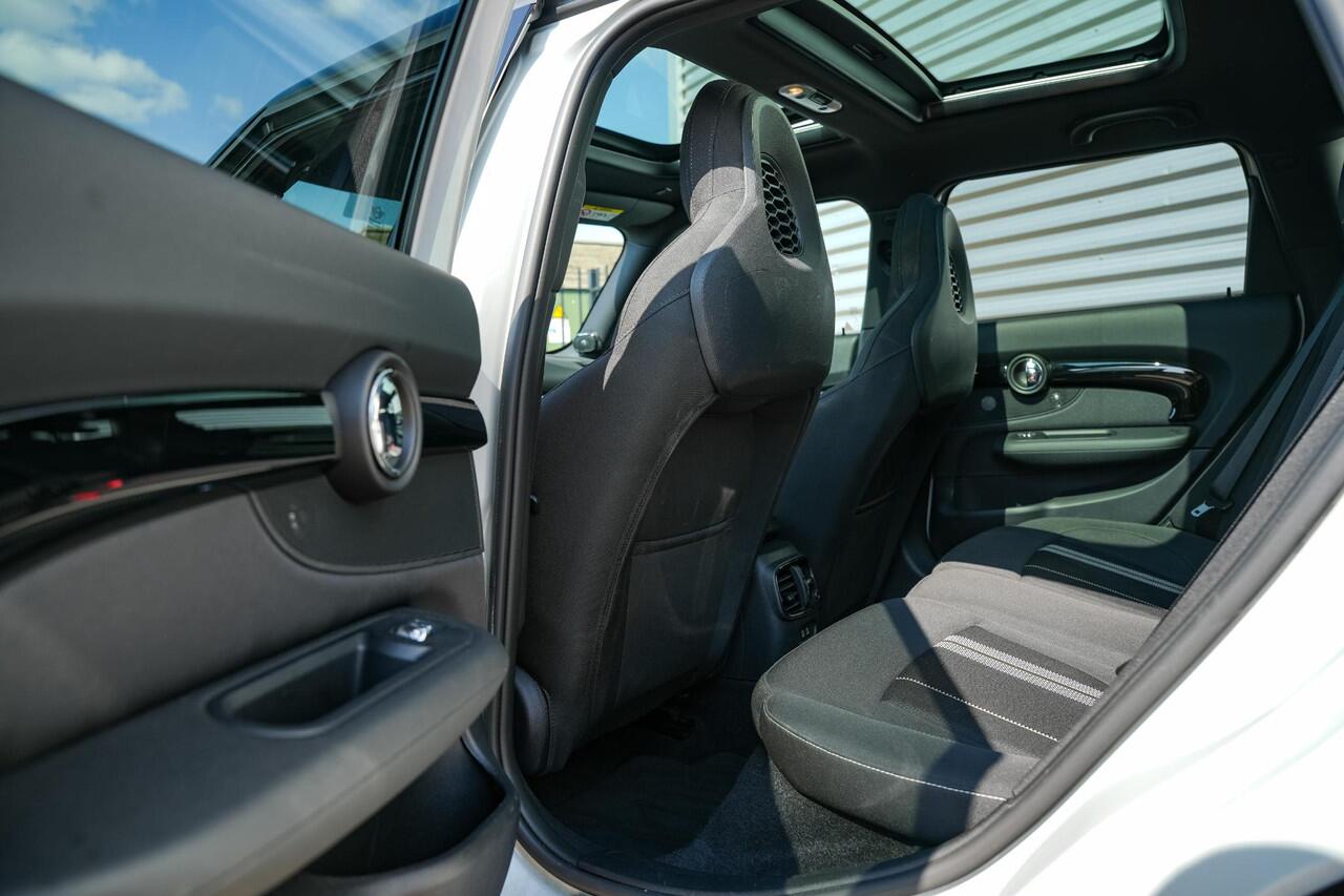 Mini COOPER CLUBMAN Mini 1.5 JCW Panoramadak Harman Kardon Navigatie DAB+ PDC LED