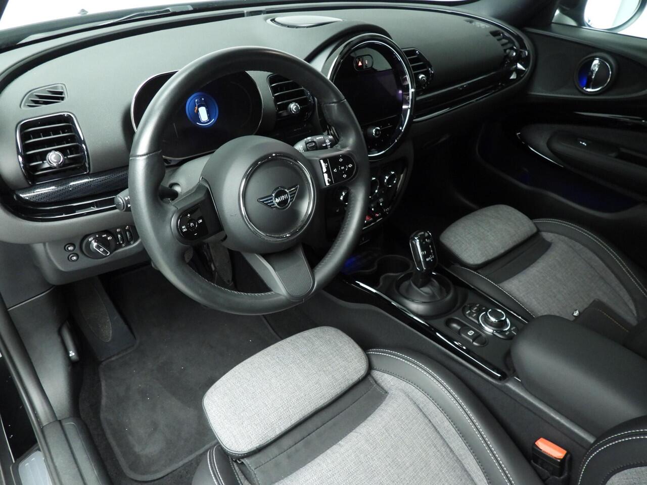 Mini COOPER CLUBMAN S | LED | Navigatie | Sportstoelen | Stoelverwarming | Keyles go | DAB | Alu 18 inch