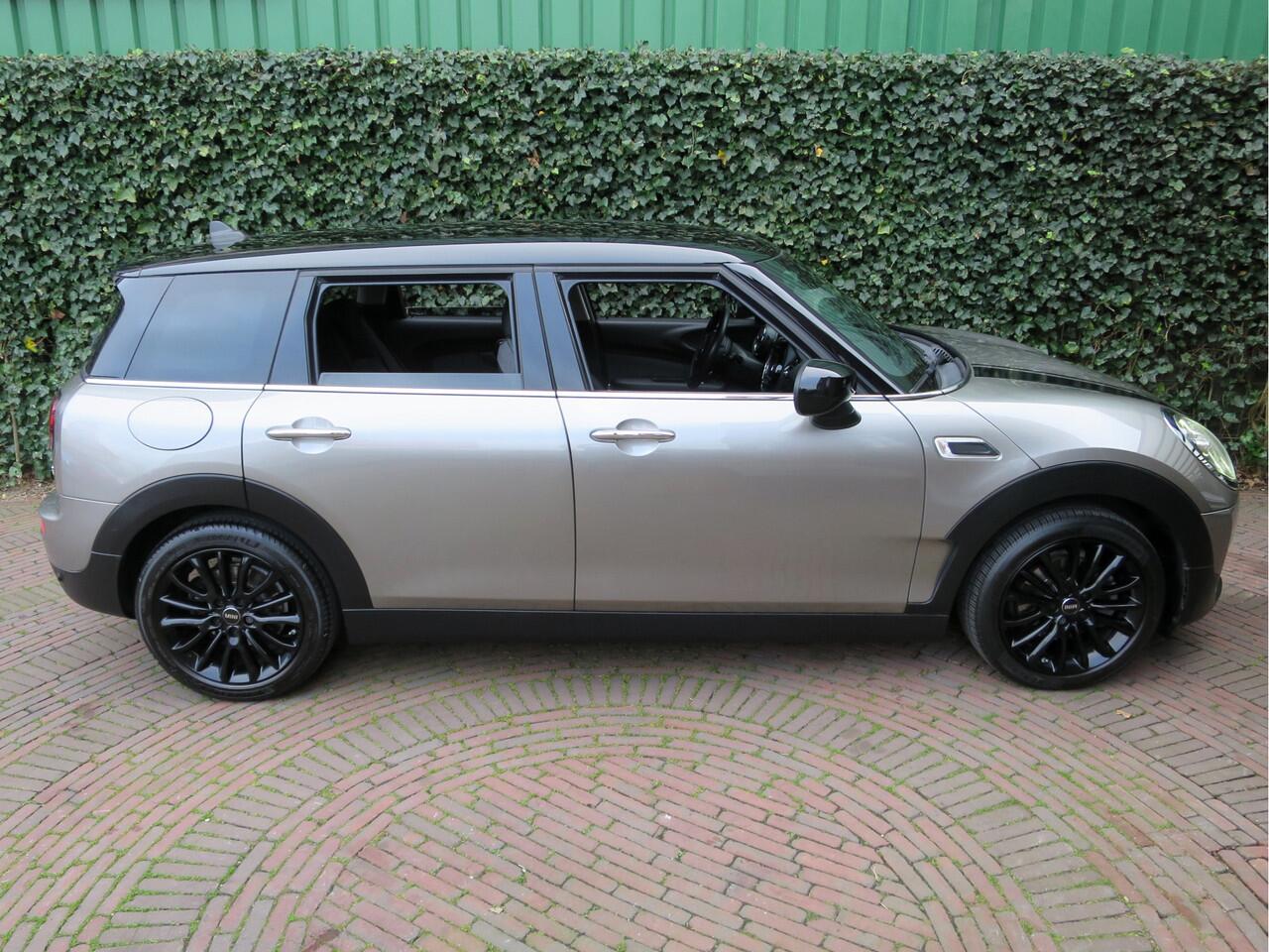 Mini COOPER CLUBMAN 1.5 Chili F54 met LED, Navi, Keyless, PDC en 17"