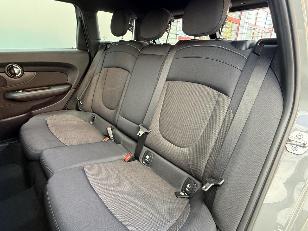 Mini COOPER CLUBMAN Mini BWJ 2019 1.5 136PK Business Edition KEYLESS | FULL LED NAVI | CLIMA | CRUISE | PDC | LMV | LICHT REGEN SENS.