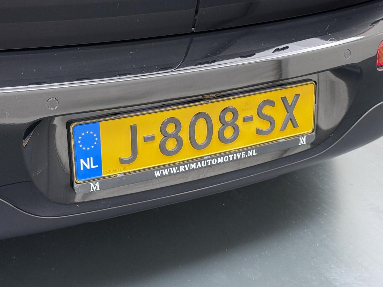 Mini COOPER CLUBMAN Mini 1.5 Richmond Park Edition VAN: ¤27.900,- VOOR: ¤24.770,- UW EINDEJAARSVOORDEEL: ¤3.130,- | PANO| CAMERA| STOELVERW. | LEER| KEYLESS| RIJKLAARPRIJS INCL. 12 MND BOVAG GARANTIE