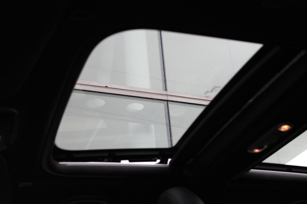 Mini COOPER CLUBMAN Chili Automaat / Panoramadak / LED / Comfort Access / Comfortstoelen / Cruise Control / Leder