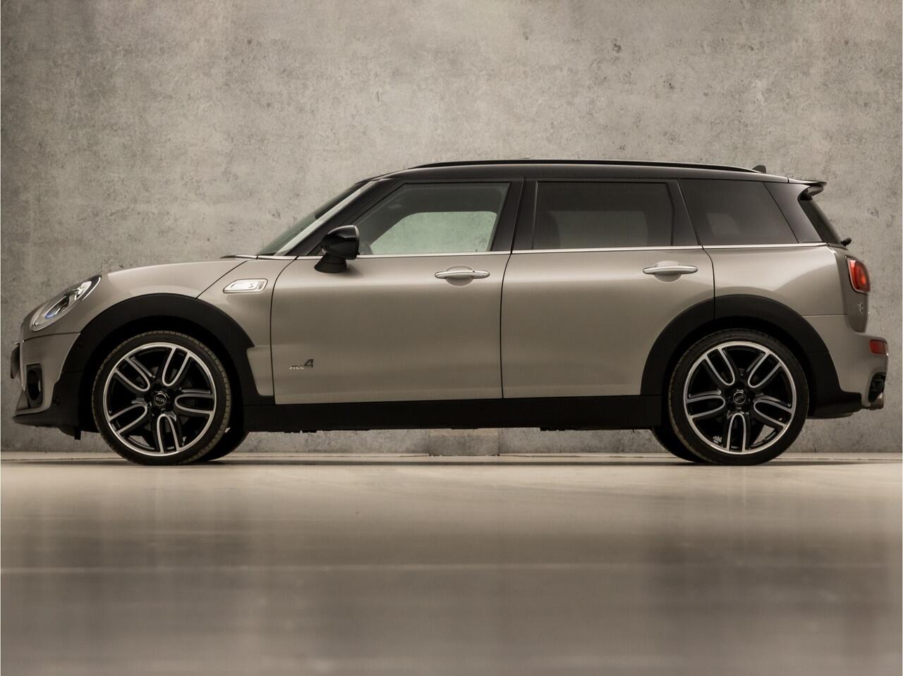 Mini COOPER CLUBMAN Mini 2.0 S ALL4 Chili 192Pk Automaat (PANORAMADAK, JCW PACK, DEALER ONDERHOUDEN, GROOT NAVI, SFEERVERLICHTING, HARMAN/KARDON, STOELVERWARMING, GETINT GLAS, LED KOPLAMPEN, NIEUWSTAAT)