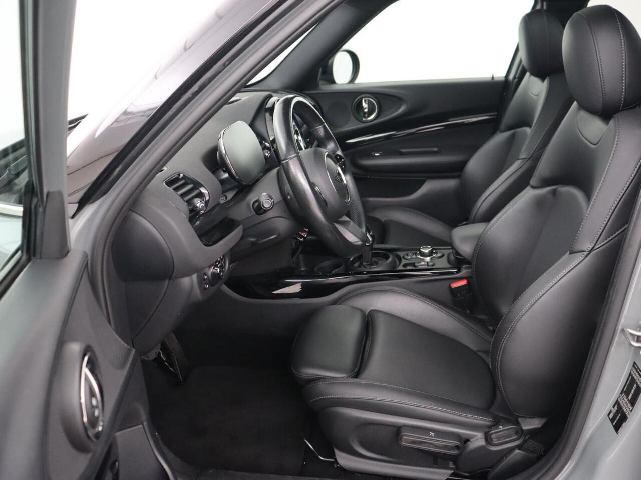 Mini COOPER CLUBMAN 2.0 S | 192pk | Panoramadak | Leder | Trekhaak | Carplay | Navigatie | Parkeerhulp | Full LED | Verwarmde voorruit | Getint glas