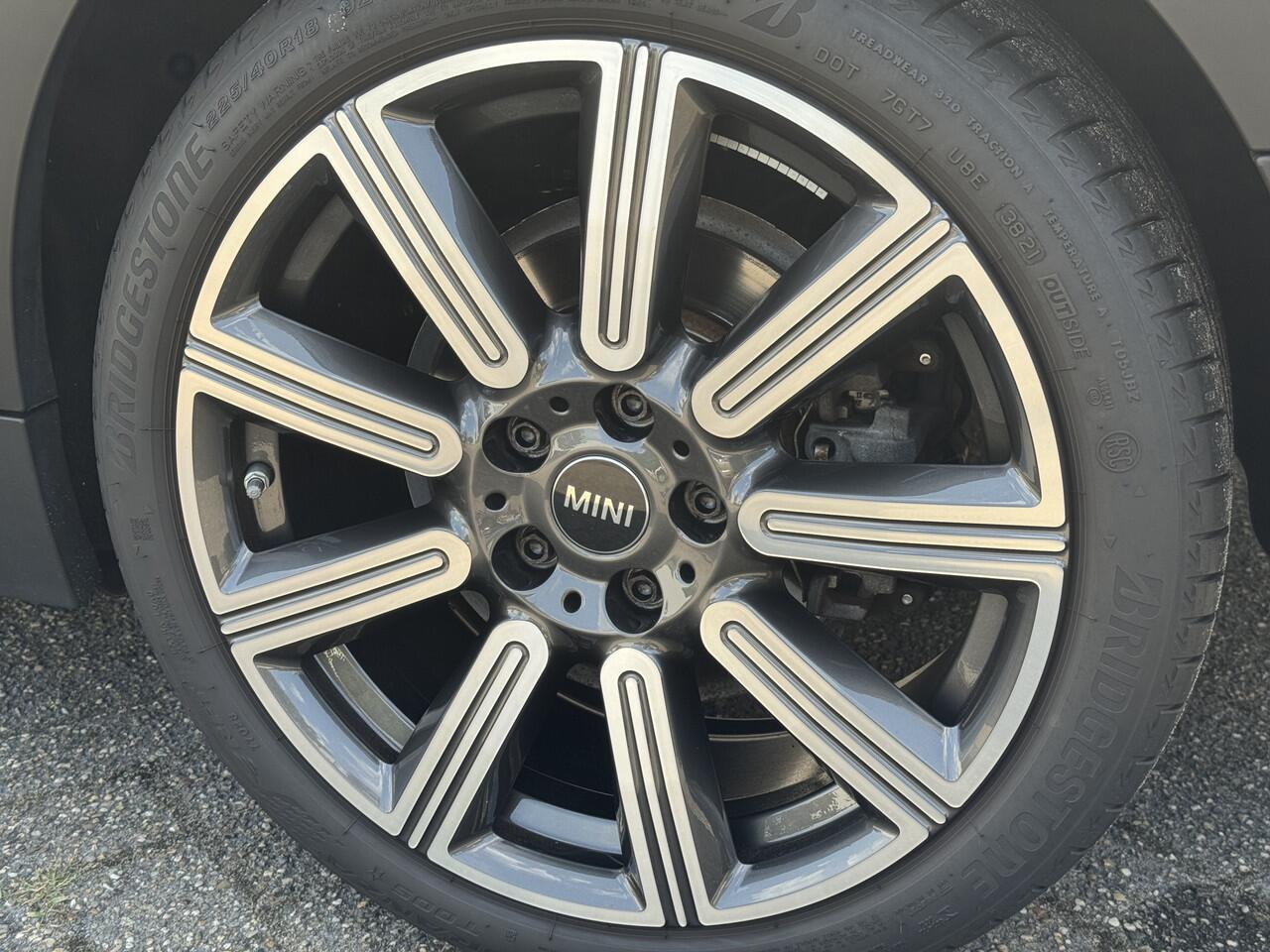 Mini COOPER CLUBMAN 2.0 S ALL4 Yours, adaptieve cruise control, Head-up, panoramadak,Leder, Camera. . Neem contact op en we maken een afspraak!