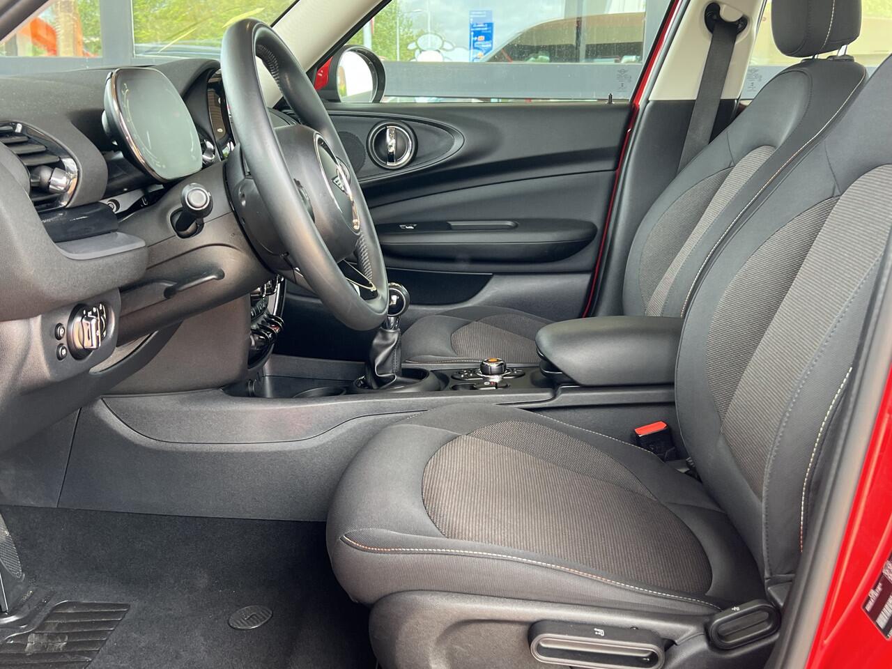 Mini COOPER CLUBMAN Mini 1.5 136 pk Business Edition Navigatie DAB Carplay Clima + Cruise Control 17 Inch Velgen Parkeersensoren Alarm 1e Eigenaar NL Auto