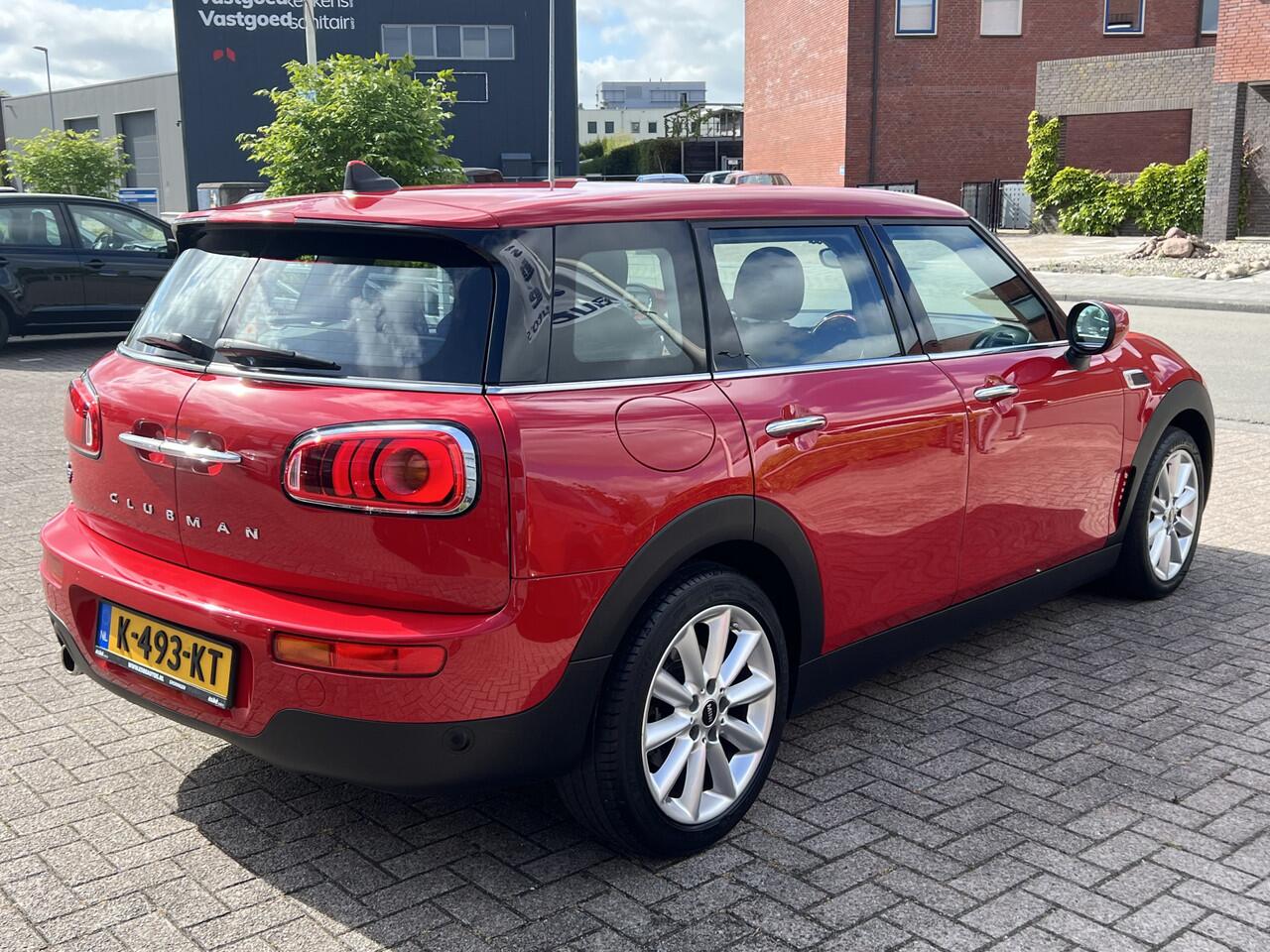 Mini COOPER CLUBMAN Mini 1.5 136 pk Business Edition Navigatie DAB Carplay Clima + Cruise Control 17 Inch Velgen Parkeersensoren Alarm 1e Eigenaar NL Auto