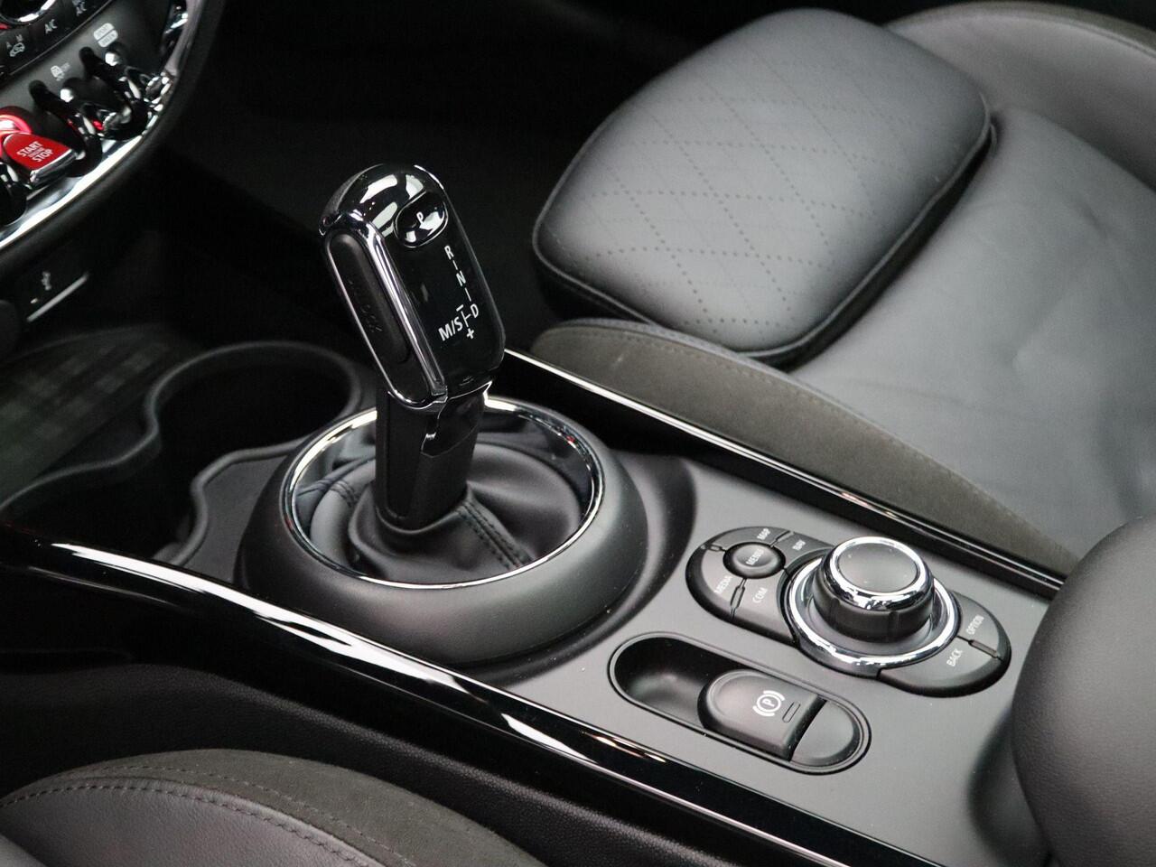 Mini COOPER CLUBMAN Richmond Park Edition + Adaptief Onderstel + Trekhaak + Panoramadak + 18''