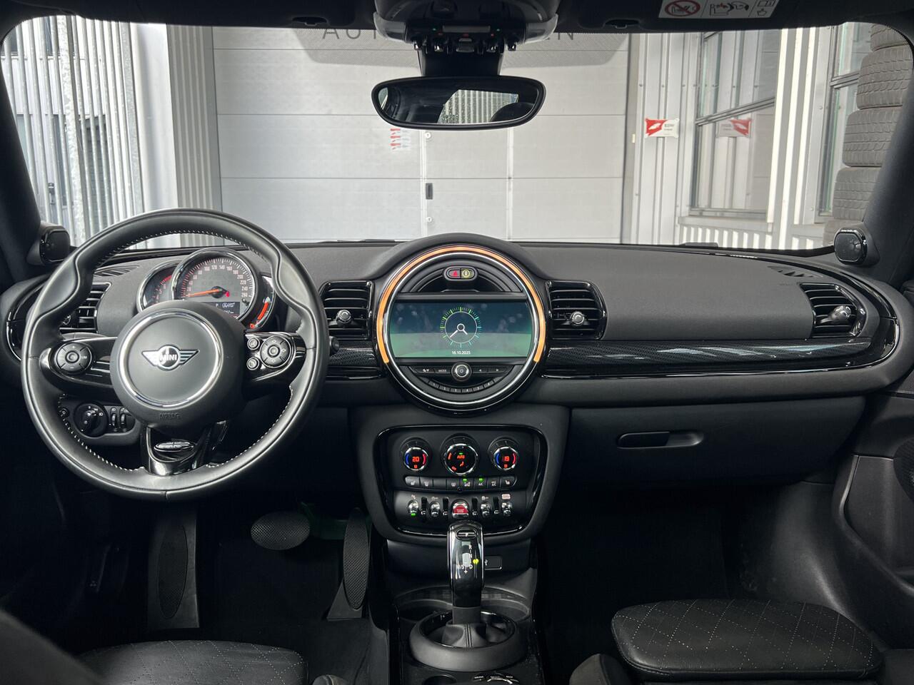 Mini COOPER CLUBMAN Mini 2.0 S Chili | AUTOMAAT | LEDER | SCHUIF/KANTELDAK | CARPLAY/ANDROID | HARMAN/KARDON | NAVI | CRUISE CONTROL | PDC V+A | CLIMATE CONTROL | LMV 18'' | STOELVERWARMING | KEYLESS | LED | BLUETOOTH