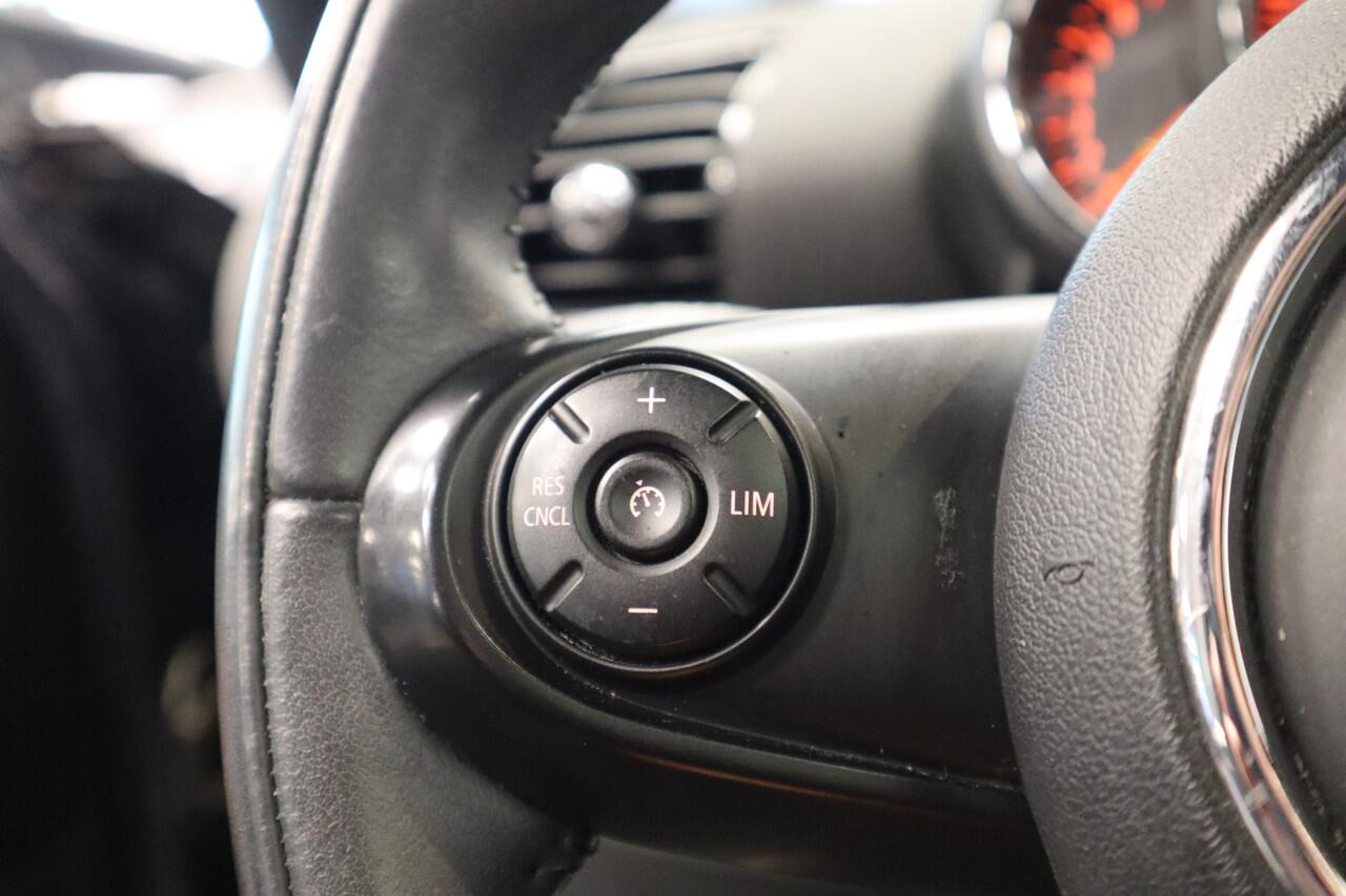 Mini COOPER CLUBMAN Mini 1.5 Business Edition Cruise/Climate panoramadak Navi Luxe Leder 24 maanden garantie mogelijk (*vraag naar de voorwaarden)