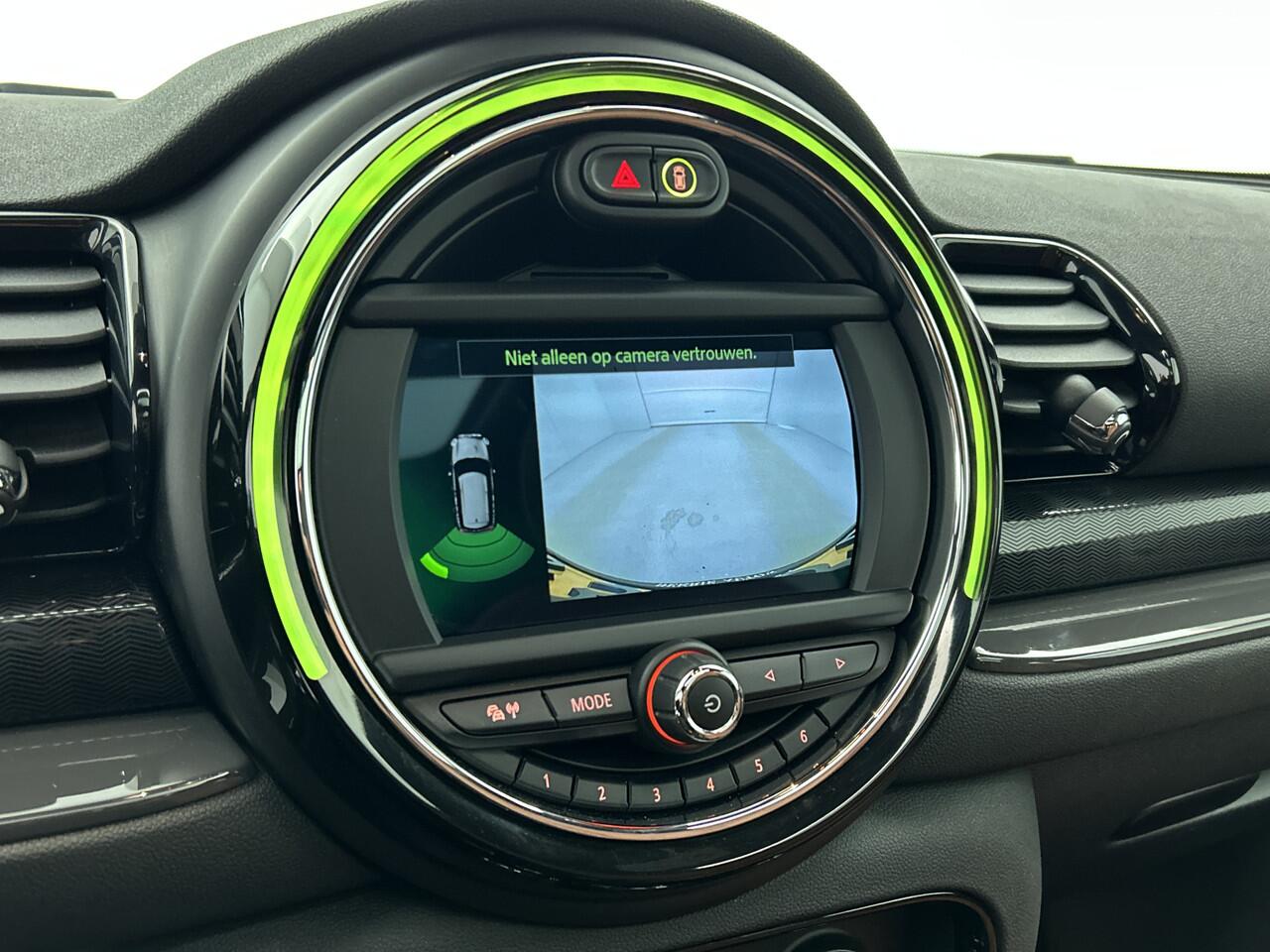 Mini COOPER CLUBMAN Mini 1.5 136Pk Automaat Edition / Panoramadak / Airco-ecc./ Navigatie / Leder / Xenon / Apk 08-2026