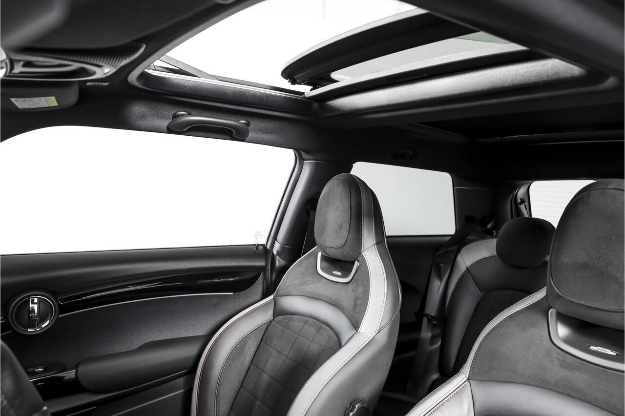 Mini COOPER S Mini 2.0 John Cooper Works 180 PK | S/K Panodak | Dig.Cockpit | Adapt.Cruise | Stoelverw. | Camera+PDC | NAV+App.Connect | Auto.Airco | LM 17" |