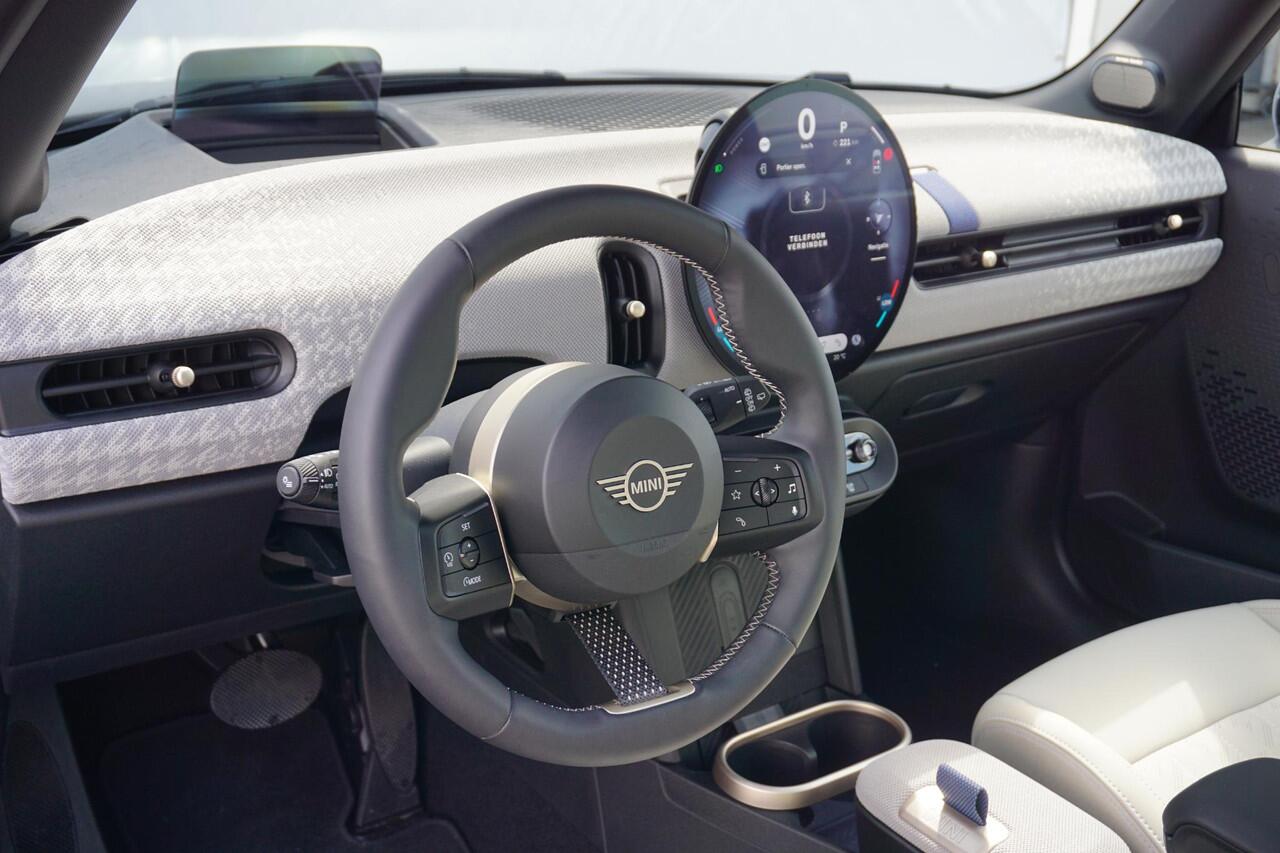 Mini COOPER S 3-deurs | Favoured Uitvoering | Pakket XL | Harman Kardon | Driving Assistant Professional | Head-Up Display | Stoel & Stuurverwarming | Panoramadak