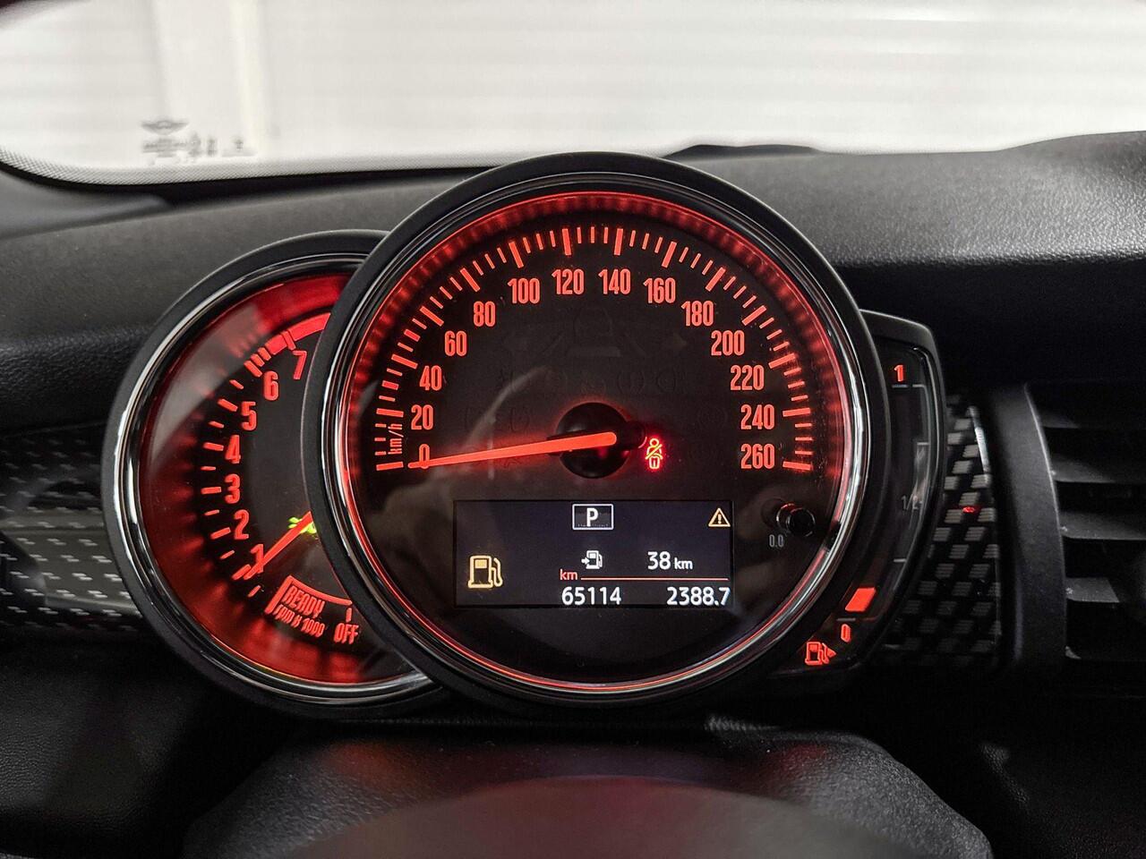 Mini COOPER S 5-deurs | Parkeersensoren achter | Comfort Access | Stoelverwarming | Apple Carplay