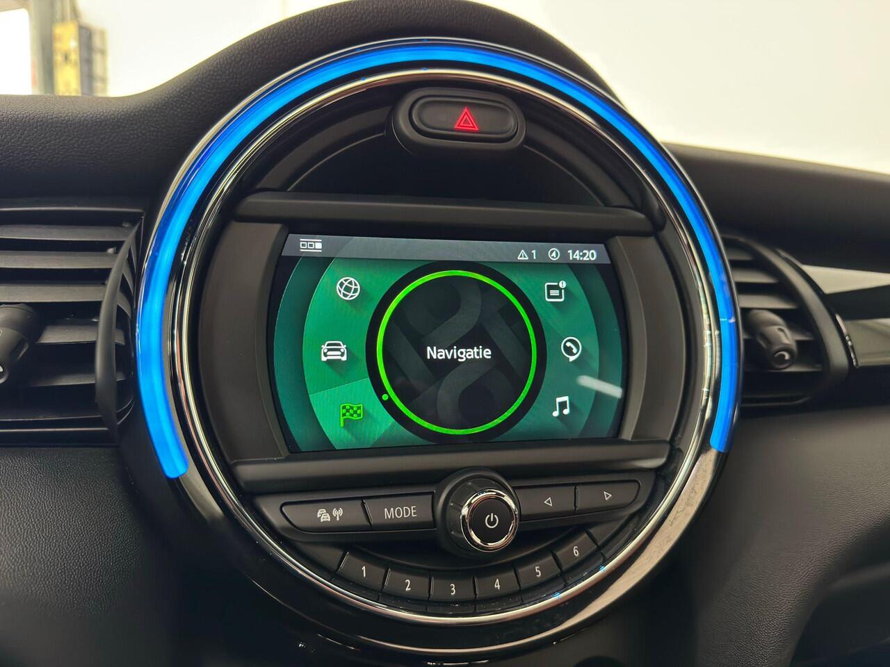 Mini COOPER S Mini 2.0 Hammersmith | Panoramadak | Apple Carplay / Android Auto | Navigatie | Parkeersensoren achter | Dealer onderhouden