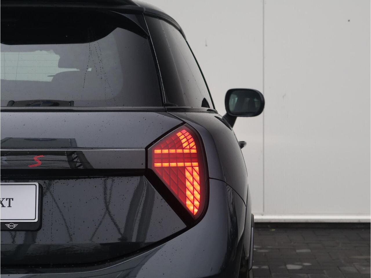 Mini COOPER S Mini 2.0 John Cooper Works M Stuurwiel verwarmd/ Comfort Access/ panoramadak/ Stoelverwarming/ Head-Up/ 18" LMV