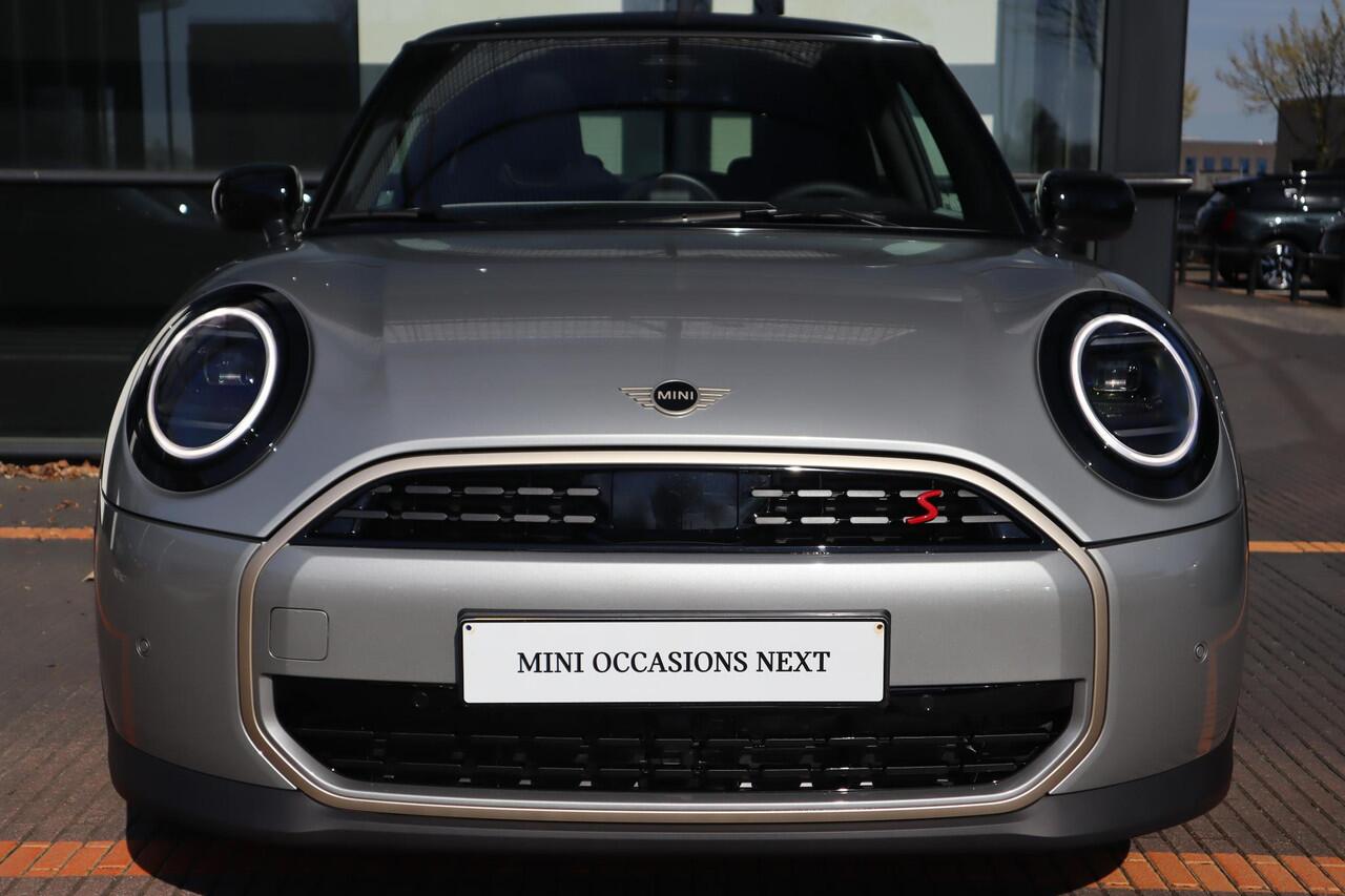 Mini COOPER S 3-deurs | Favoured Trim + Pakket M / Panoramadak /MINI Head-Up Display