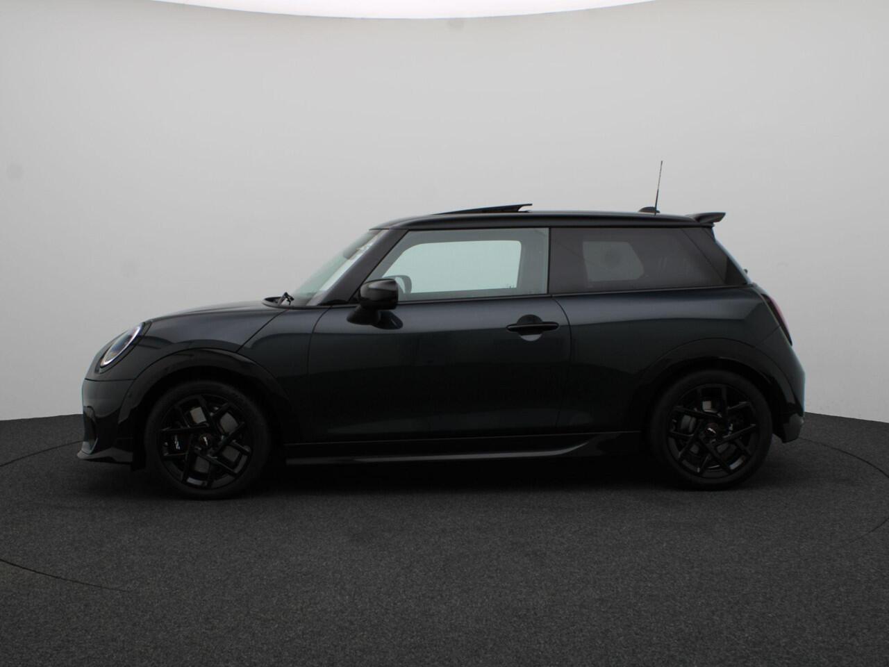 Mini COOPER S 3-deurs John Cooper Works Uitvoering + Pakket M + Stuurwielrand Verwarmd + Panoramadak + Head Up Display + 17''