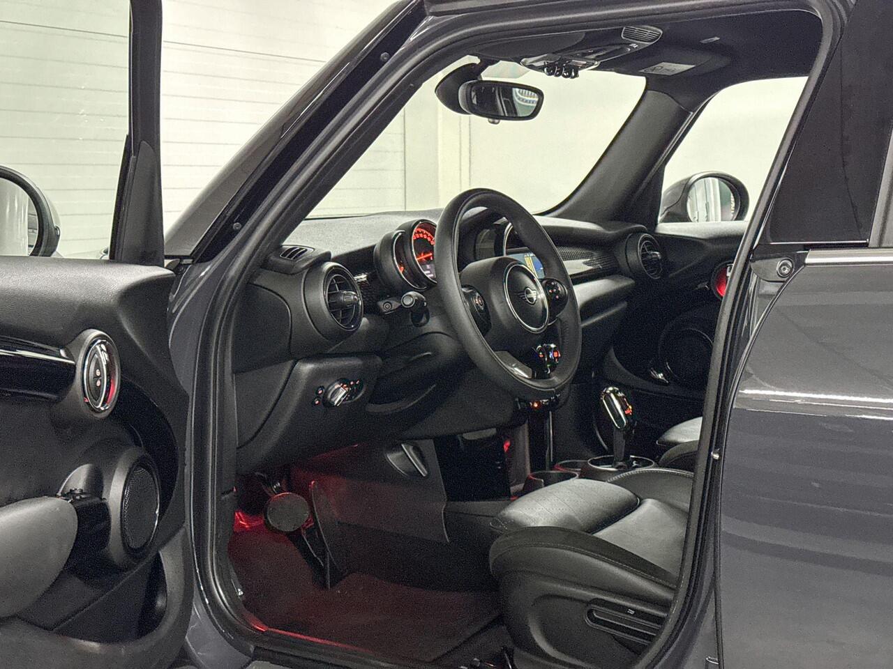 Mini COOPER S 5-deurs | Parkeersensoren achter | Comfort Access | Stoelverwarming | Apple Carplay