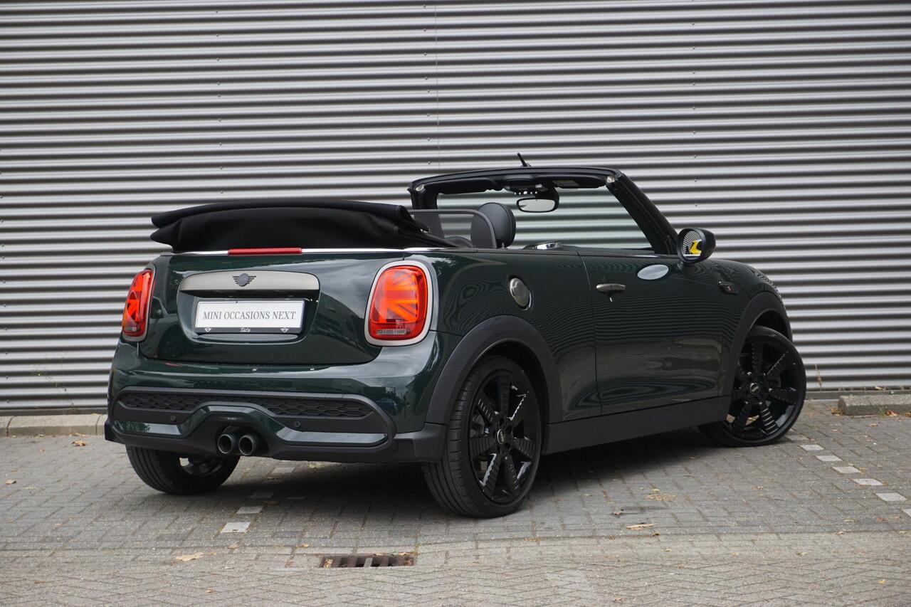 Mini COOPER S Cabrio MINI Resolute Edition | 18 Pulse Spoke zwart | Piano Black Exterior pack | Comfort Access | Elektrisch verwarmde voorstoelen