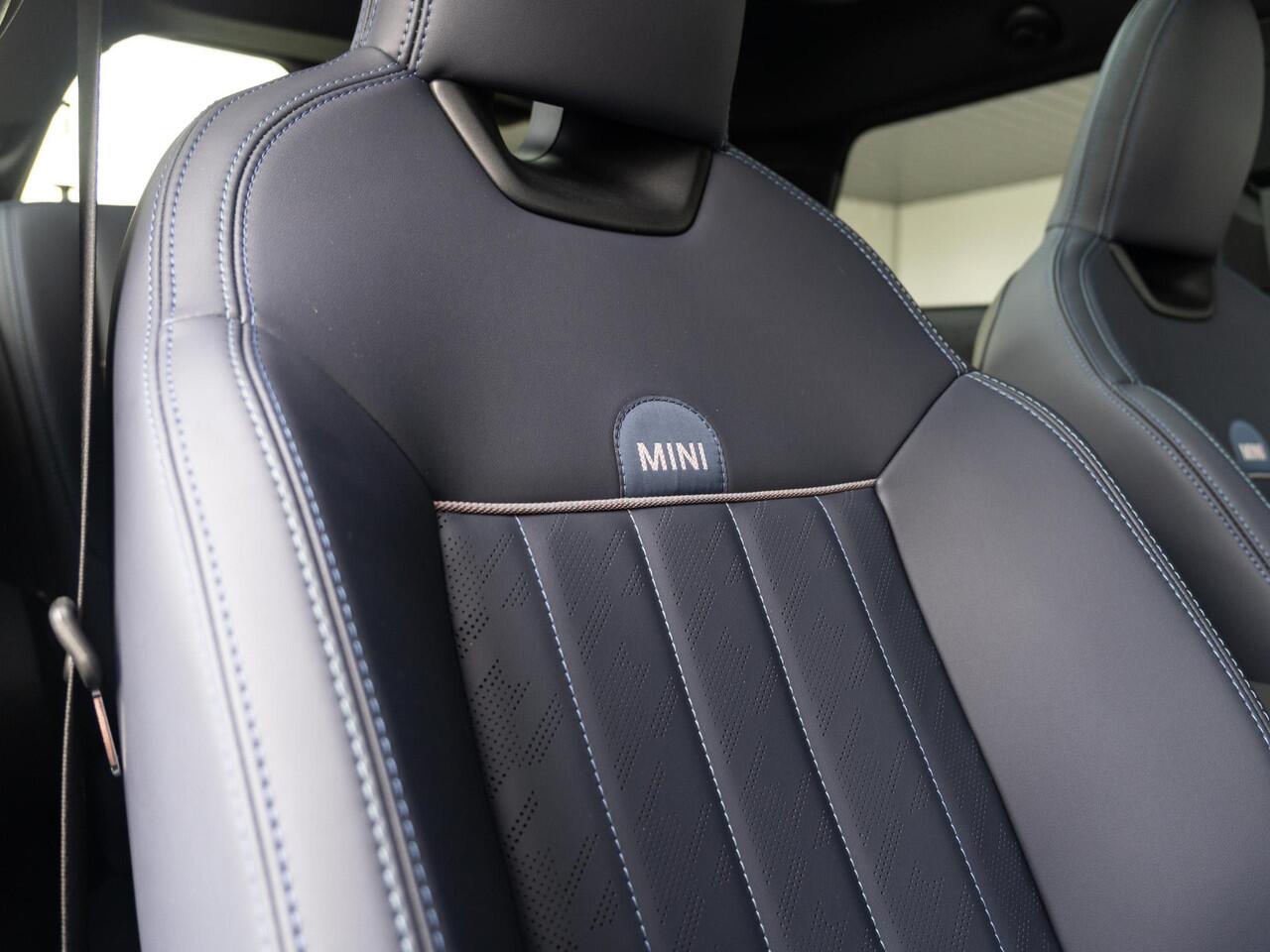 Mini COOPER S Favoured Trim | Pakket XL | Harman Kardon | Comfort Access | Panoramadak | Head-Up Display | Driving Assistant Plus