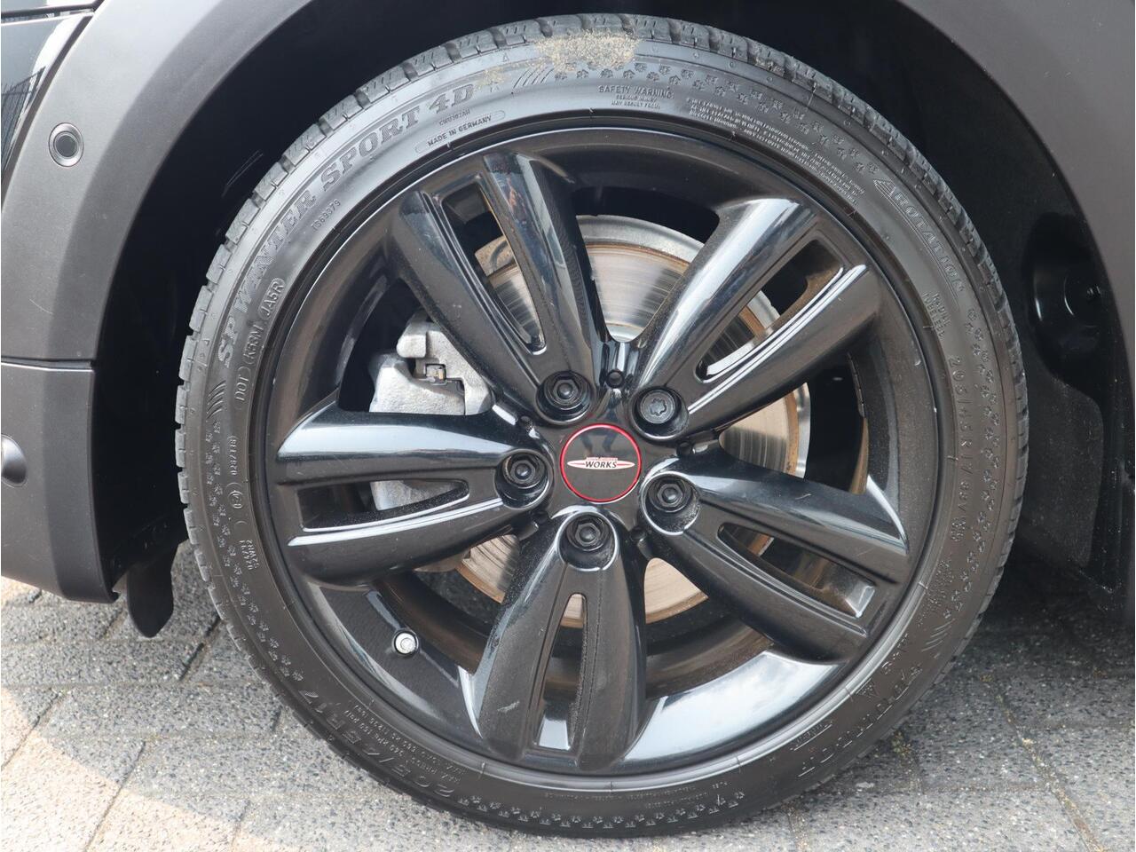 Mini COOPER S Hatchback Automaat 3 deurs / John Cooper Works Exterieur / Panoramadak / John Cooper Works Interieur / Apple CarPlay / LED / 17 Inch / Extra Getint Glas / Sportstoelen / Navigatie Plus / Climate Control / Harman Kardon / DAB / Bluetooth