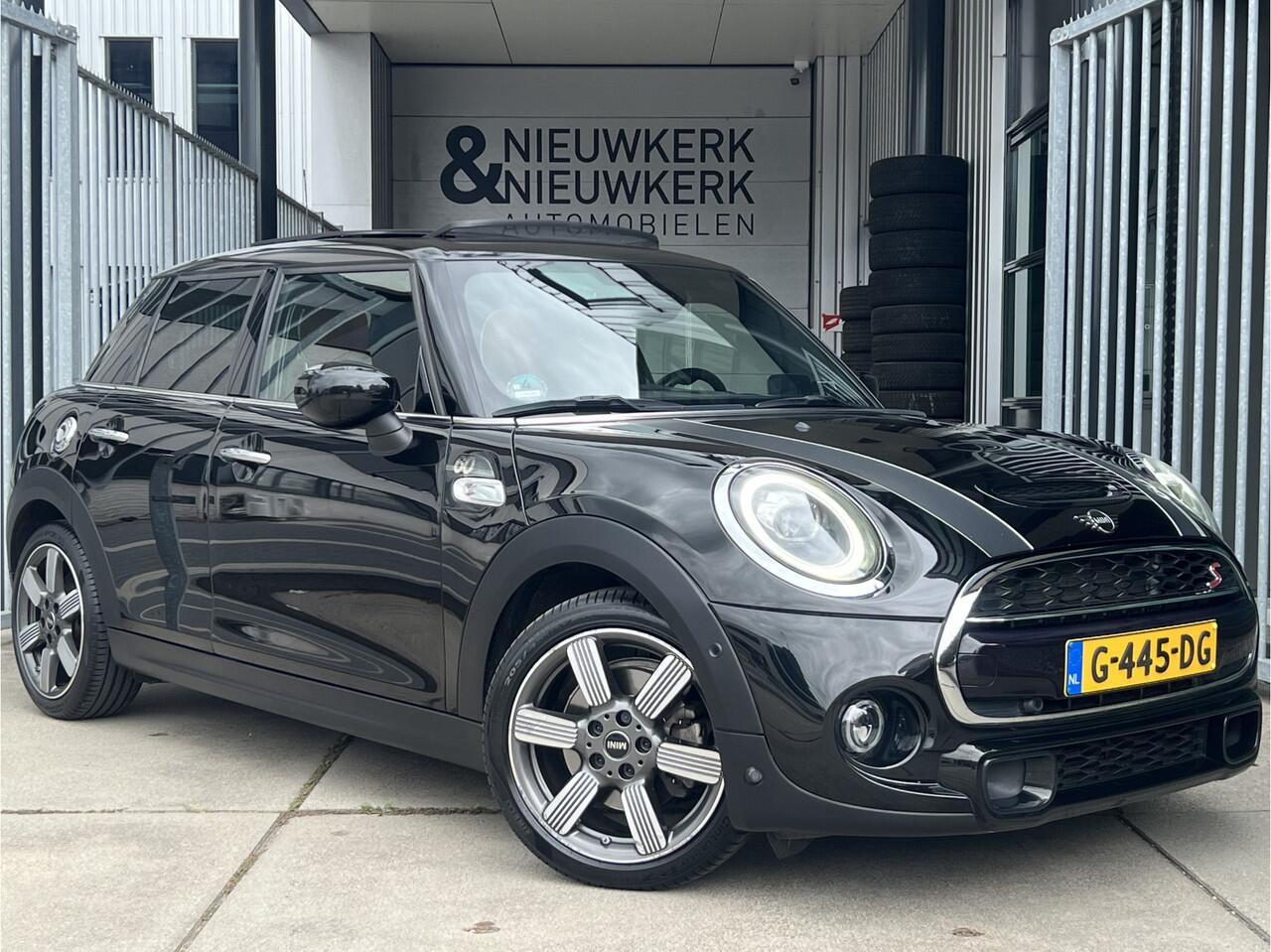 Mini COOPER S Mini 2.0 60 Years Edition | AUTOMAAT | HEAD-UP DISPLAY | LEDER | SCHUIF/KANTELDAK | CARPLAY/ANDROID | CAMERA | HARMAN/KARDON | NAVI | CRUISE CONTROL | PDC V+A | CLIMATE CONTROL | LMV 17'' | STOELVERWARMING | LED | BLUETOOTH