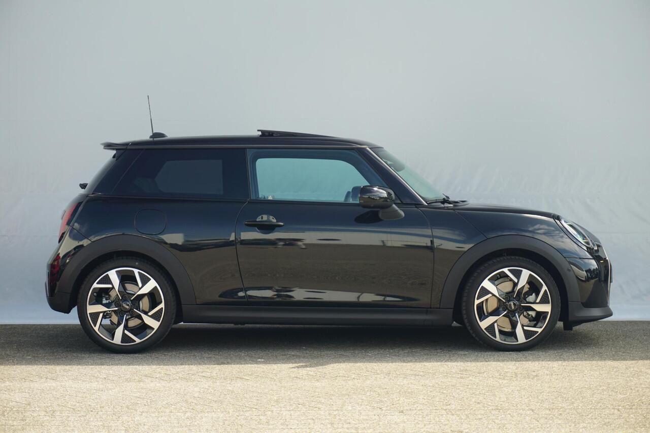 Mini COOPER S 3-deurs | Favoured Uitvoering | Pakket XL | Harman Kardon | Driving Assistant Professional | Head-Up Display | Stoel & Stuurverwarming | Panoramadak