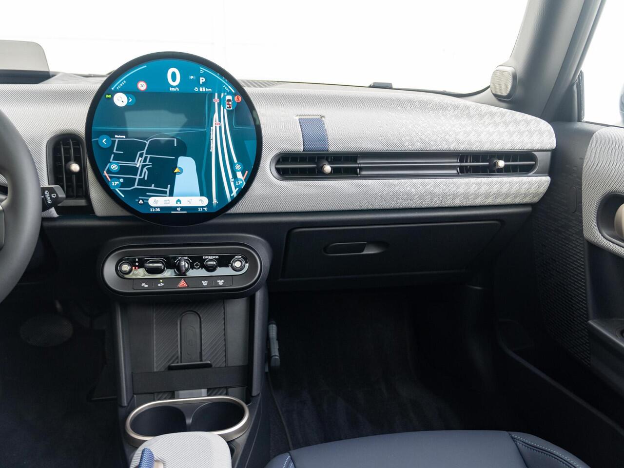 Mini COOPER S Favoured Trim | Pakket XL | Harman Kardon | Comfort Access | Panoramadak | Head-Up Display | Driving Assistant Plus