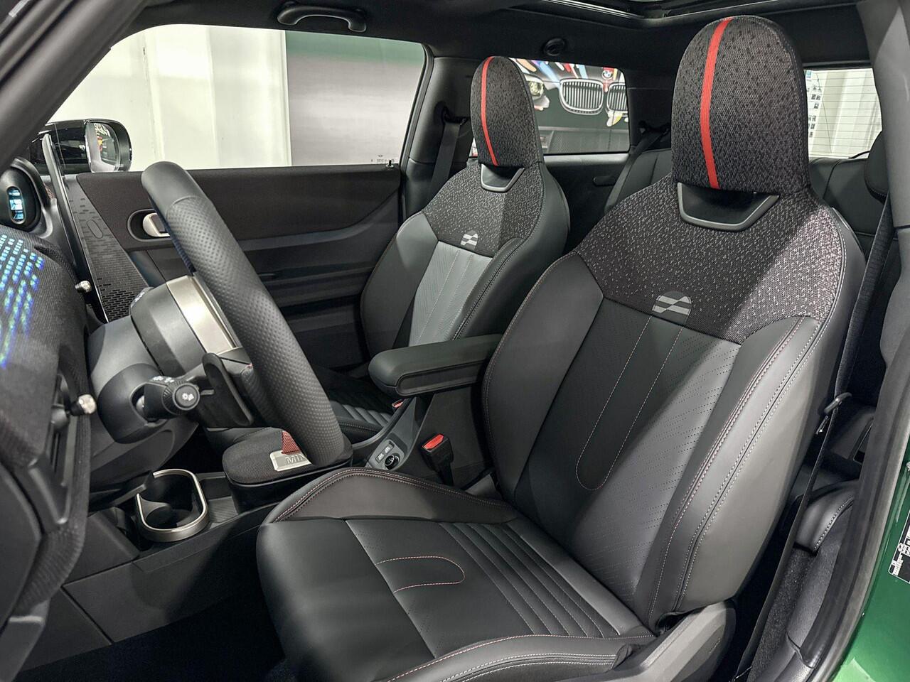 Mini COOPER S | John Cooper Works Uitvoering | Pakket XL |18" John Cooper Works Lap Spoke two-tone