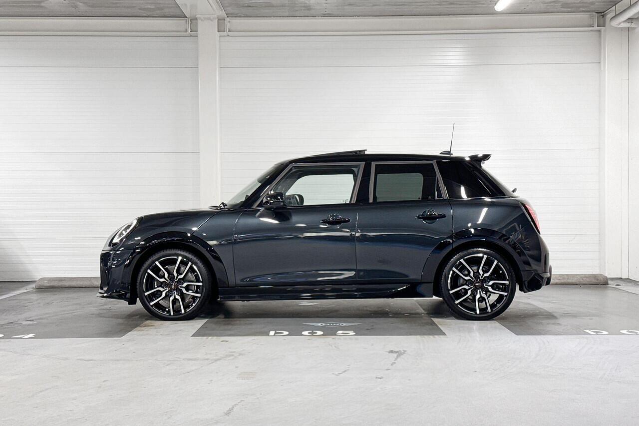 Mini COOPER S 5-deurs | John Cooper Works Uitvoerung | Pakket XL | 18" JCW Lap Spoke two-tone | Selections
