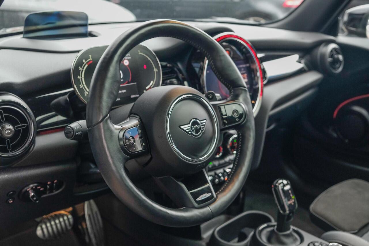 Mini COOPER S Mini 2.0 John Cooper Works JCW Panoramadak Black edition Schaalstoelen NLauto BOMVOL!!