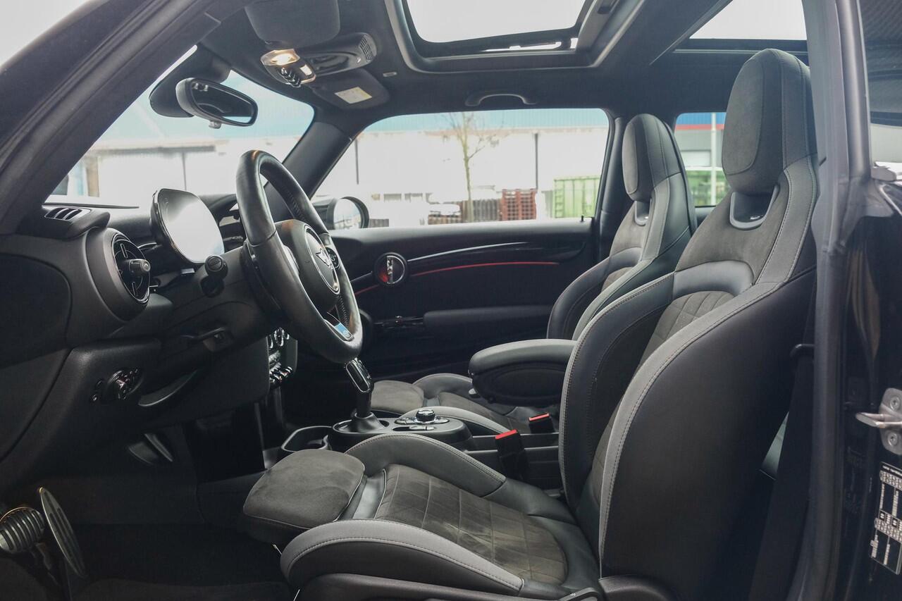 Mini COOPER S Mini 2.0 John Cooper Works JCW Panoramadak Black edition Schaalstoelen NLauto BOMVOL!!