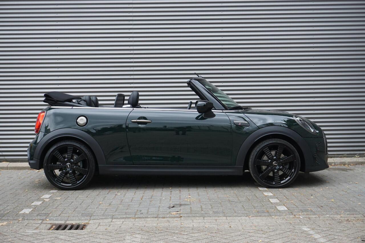 Mini COOPER S Cabrio MINI Resolute Edition | 18 Pulse Spoke zwart | Piano Black Exterior pack | Comfort Access | Elektrisch verwarmde voorstoelen