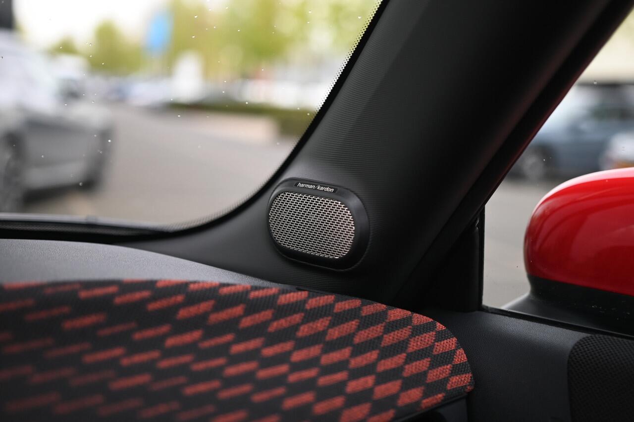 Mini COOPER S Hatchback Automaat / JCW / Pakket XL / 18 inch JCW Lap Spoke 2-tone