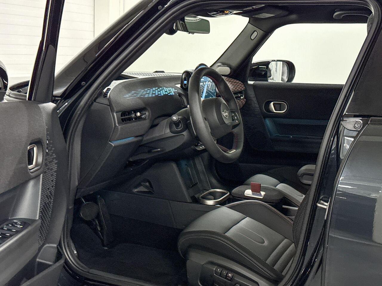 Mini COOPER S 5-deurs | John Cooper Works Uitvoerung | Pakket XL | 18" JCW Lap Spoke two-tone | Selections