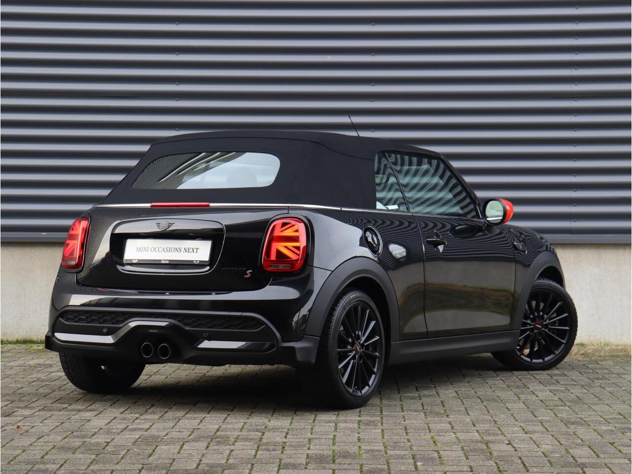 Mini COOPER S Cabrio Yours + Sportstoelen + Apple Carplay + Verwarmbare Voorstoelen + LED + Comfort Access + PDC + 17'' LMV