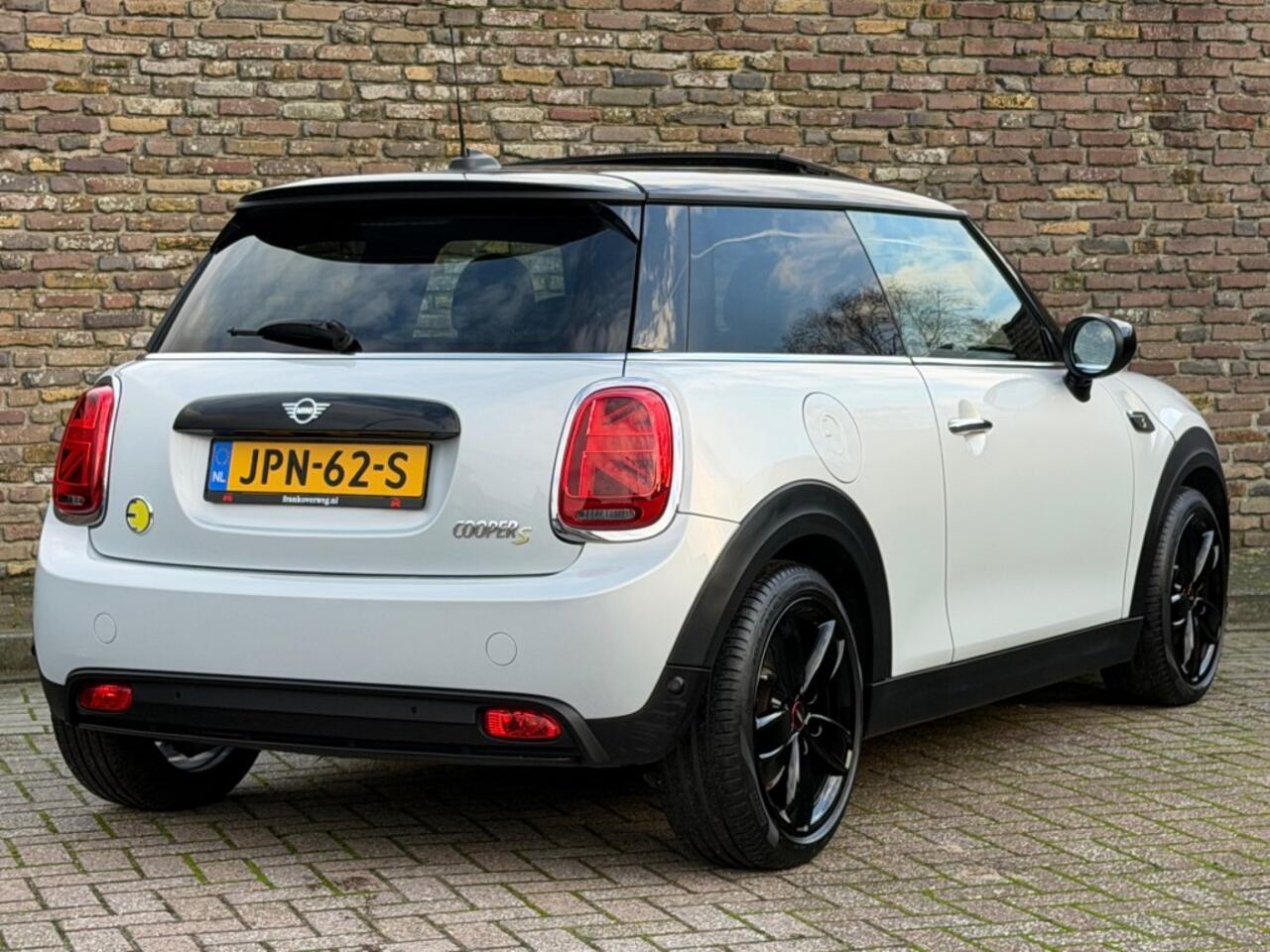 Mini COOPER S YOURS 33 KWH Panodak Carplay DAB+ Stoelverwarming