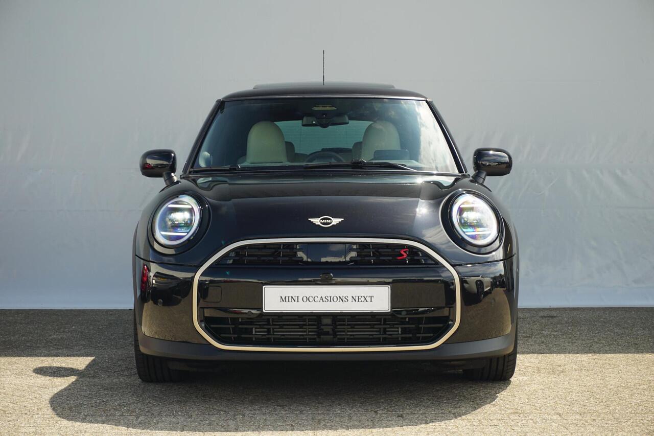 Mini COOPER S | Favoured Uitvoering | Pakket XL | Harman Kardon | Driving Assistant Professional | Head-Up Display | Stoel & Stuurverwarming | Panoramadak